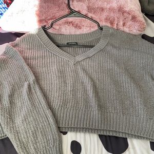 Adorable gray crop sweater